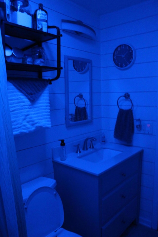 1261 Elm Park Pl, Galloway, OH 43119 - bathroom featuring toilet and vanity