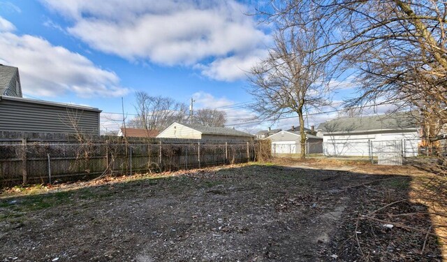 798 E Mithoff St, Columbus, OH 43206 - view of yard