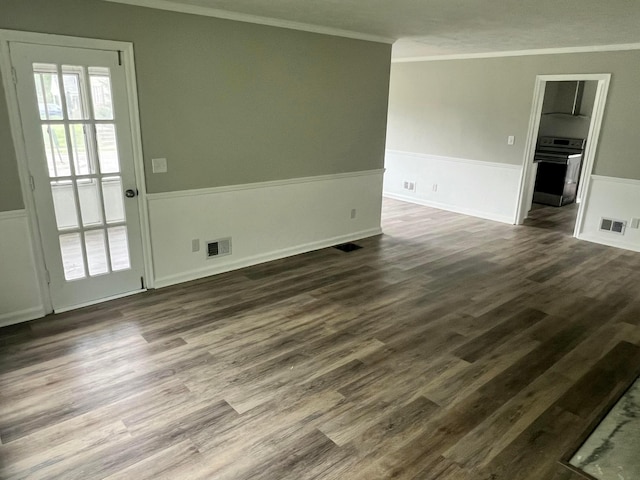965 Francis Ave, Columbus, OH 43209 - empty room featuring ornamental molding, wainscoting, and dark wood-style floors