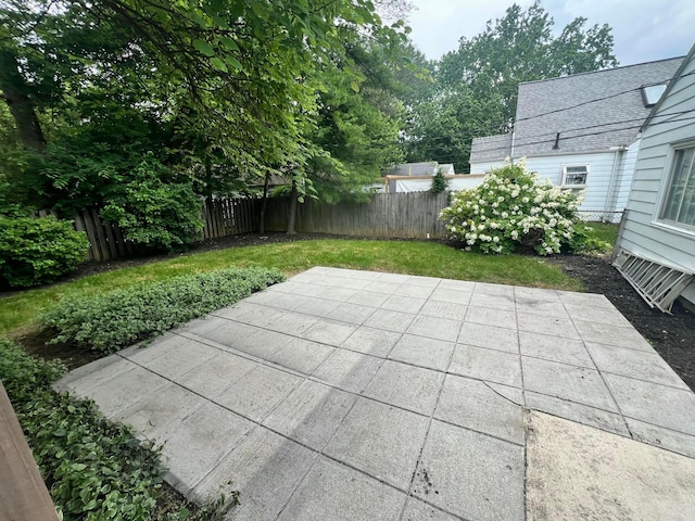965 Francis Ave, Columbus, OH 43209 - fenced backyard featuring a patio area