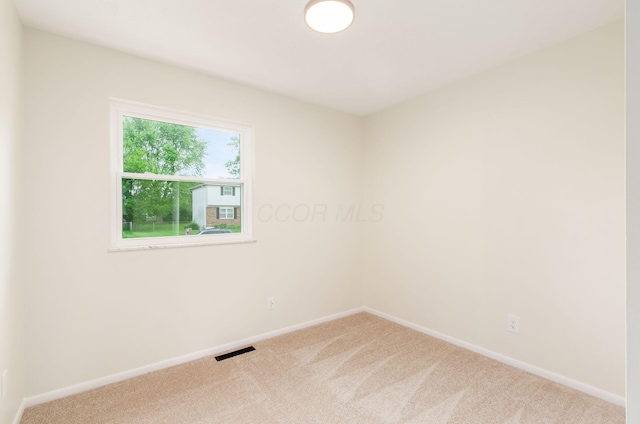 5309 Sundale Pl S, Columbus, OH 43232 - carpeted empty room with baseboards
