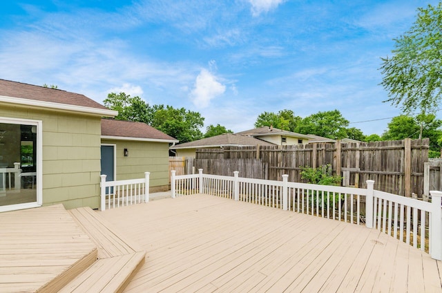5309 Sundale Pl S, Columbus, OH 43232 - wooden terrace with a fenced backyard