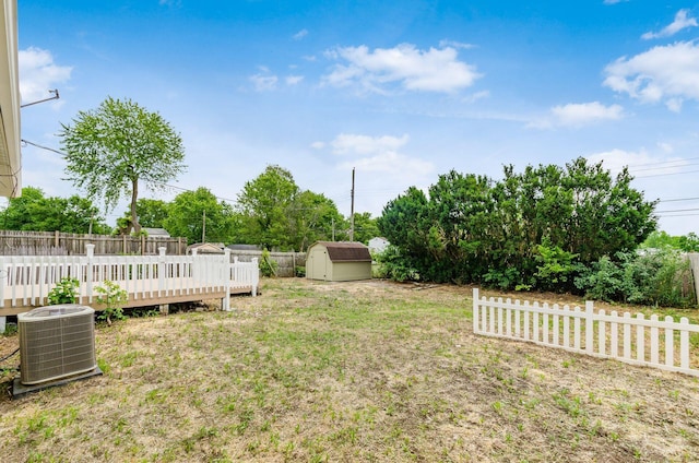 5309 Sundale Pl S, Columbus, OH 43232 - view of yard featuring a storage unit and a wooden deck