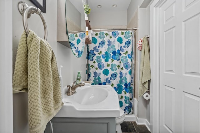 2350 Indiana Ave, Columbus, OH 43202 - bathroom featuring curtained shower and vanity