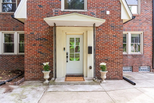 992 N Nelson Rd, Columbus, OH 43219 - entrance to property featuring brick siding