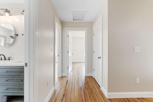 992 N Nelson Rd, Columbus, OH 43219 - corridor featuring light wood finished floors and baseboards