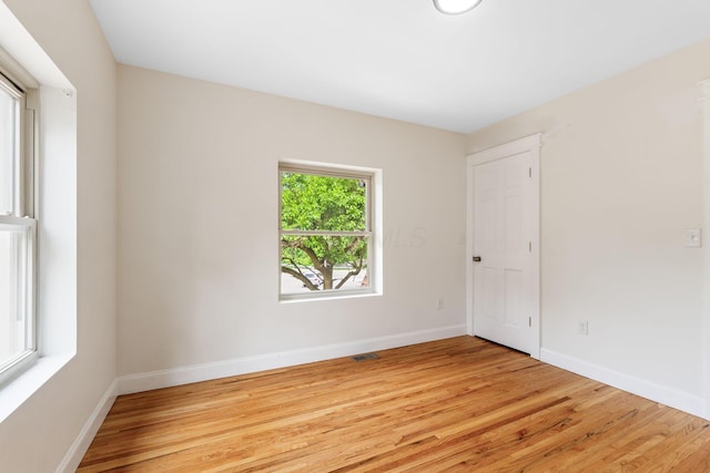 992 N Nelson Rd, Columbus, OH 43219 - empty room with light wood-type flooring and baseboards