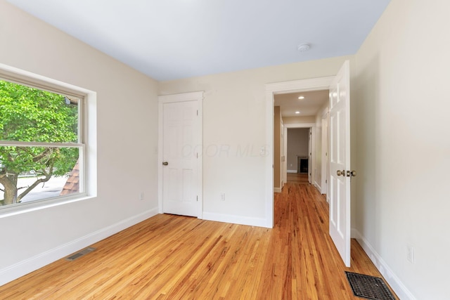 992 N Nelson Rd, Columbus, OH 43219 - unfurnished bedroom with baseboards and light wood-type flooring