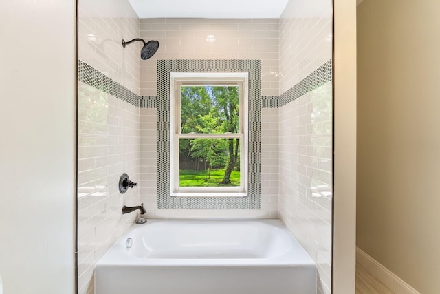 992 N Nelson Rd, Columbus, OH 43219 - full bath featuring  shower combination