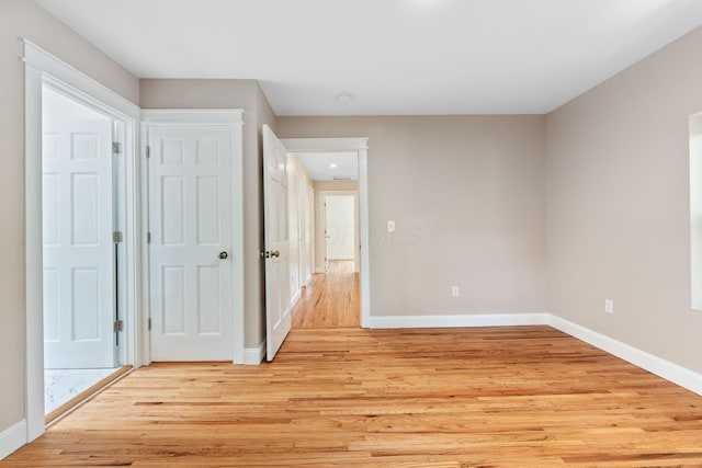 992 N Nelson Rd, Columbus, OH 43219 - unfurnished bedroom featuring light wood-style flooring and recessed lighting