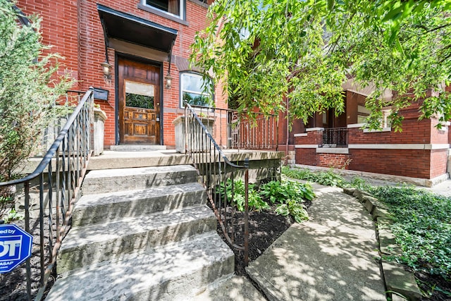 726 Franklin Ave, Columbus, OH 43205 - entrance to property with brick siding