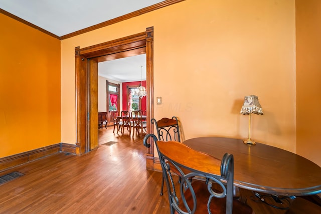 726 Franklin Ave, Columbus, OH 43205 - dining room with crown molding and wood finished floors