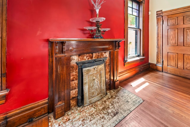 726 Franklin Ave, Columbus, OH 43205 - detailed view of wood finished floors and a fireplace