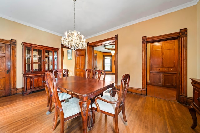 726 Franklin Ave, Columbus, OH 43205 - dining room featuring light wood-style floors, a chandelier, and crown molding