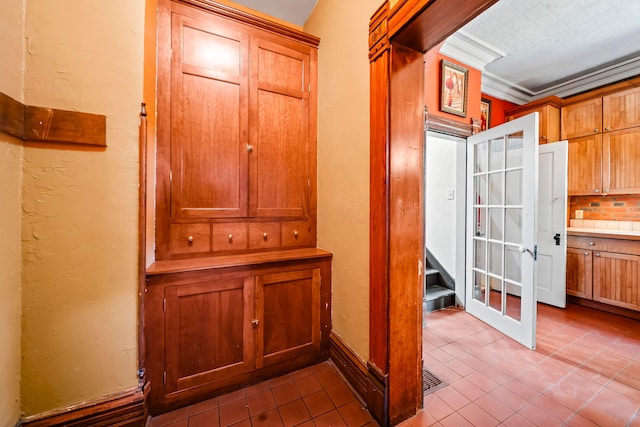 726 Franklin Ave, Columbus, OH 43205 - corridor featuring tile patterned flooring and a textured wall