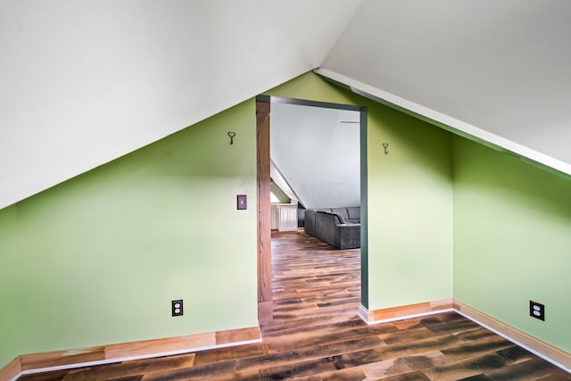726 Franklin Ave, Columbus, OH 43205 - bonus room with vaulted ceiling and dark wood-style floors