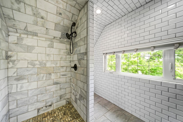 726 Franklin Ave, Columbus, OH 43205 - full bathroom with a tile shower and healthy amount of natural light