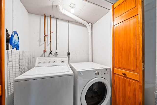 726 Franklin Ave, Columbus, OH 43205 - washroom featuring washing machine and dryer