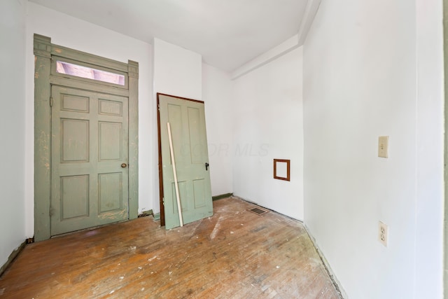726 Franklin Ave, Columbus, OH 43205 - entryway featuring hardwood / wood-style flooring