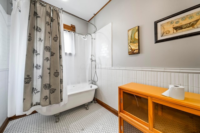 726 Franklin Ave, Columbus, OH 43205 - bathroom with shower / bath combo, tile walls, and wainscoting