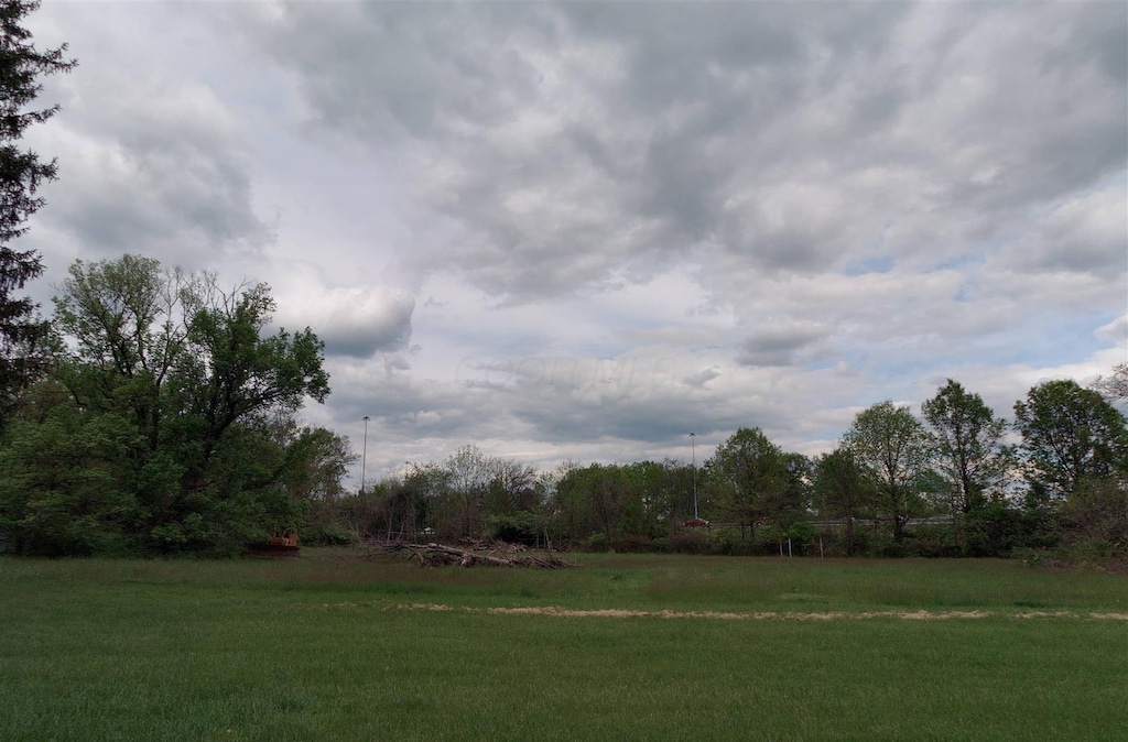 1822 Stelzer Rd, Columbus, OH 43219 - photo 1