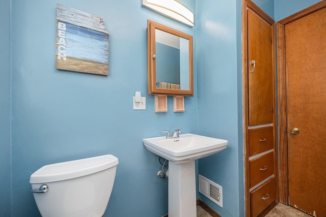 335 Letchworth Ave, Columbus, OH 43204 - bathroom with toilet and a sink