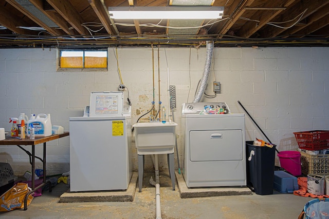 335 Letchworth Ave, Columbus, OH 43204 - below grade area featuring washing machine and clothes dryer and a sink