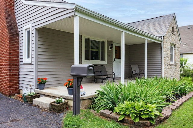 335 Letchworth Ave, Columbus, OH 43204 - view of front of home featuring a porch and roof with shingles