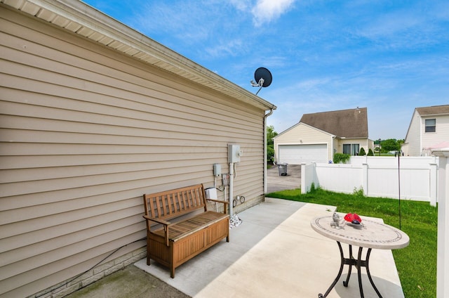 5595 Marshfield Dr, Westerville, OH 43081 - view of patio with a detached garage