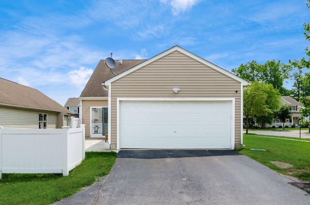 5595 Marshfield Dr, Westerville, OH 43081 - view of front of home with driveway and roof with shingles