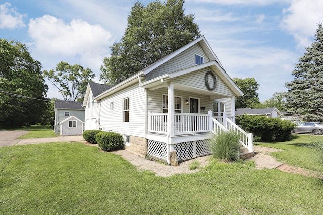 156 E Postal Ave, Newark, OH 43055 - view of front facade with covered porch and a front yard