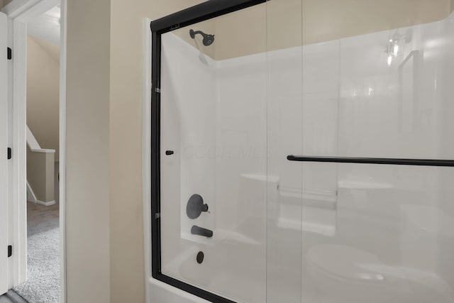 156 E Postal Ave, Newark, OH 43055 - bathroom with combined bath / shower with glass door