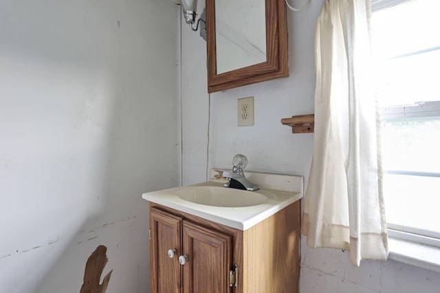 156 E Postal Ave, Newark, OH 43055 - bathroom featuring vanity