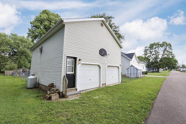 156 E Postal Ave, Newark, OH 43055 - view of side of home with a lawn