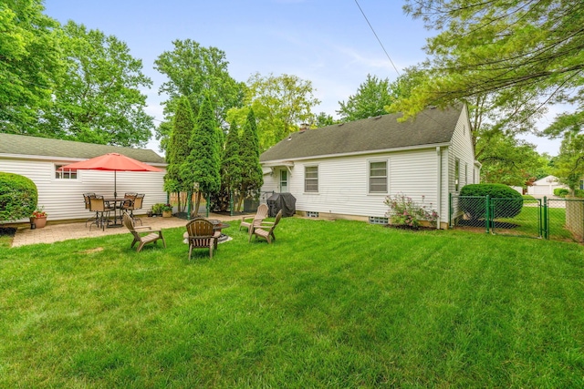2222 Harwitch Rd, Columbus, OH 43221 - view of yard featuring a gate and a patio area