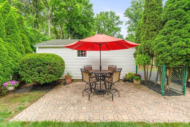 2222 Harwitch Rd, Columbus, OH 43221 - view of patio / terrace with outdoor dining space