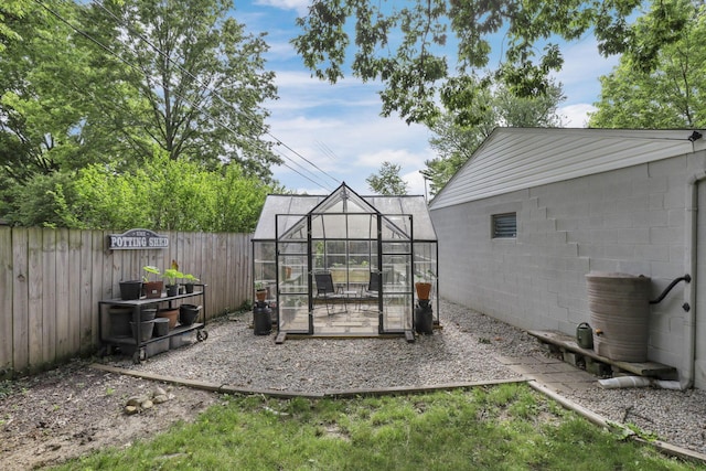 5252 Roche Pl, Columbus, OH 43229 - view of yard with a greenhouse and an outdoor structure