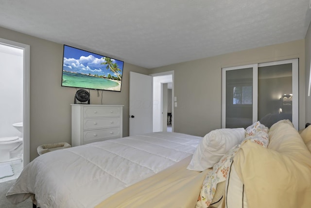5252 Roche Pl, Columbus, OH 43229 - bedroom featuring ensuite bathroom and a textured ceiling