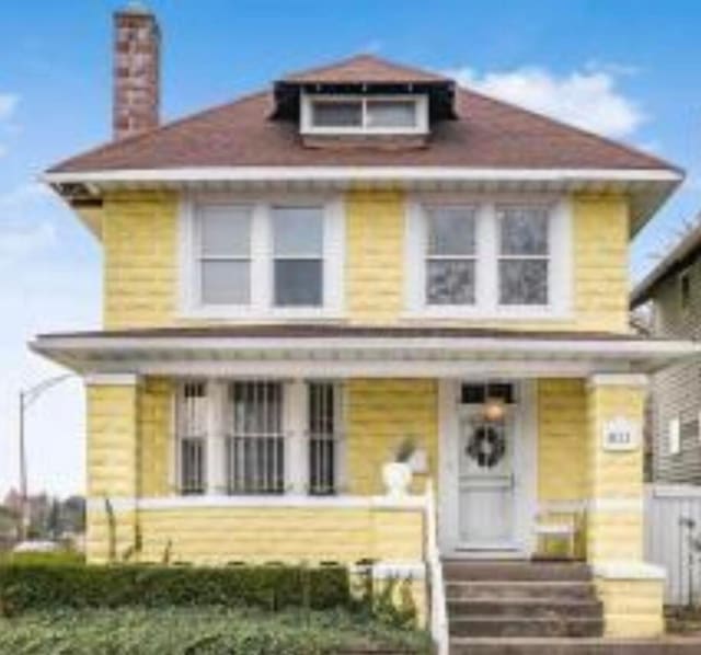 611 Kelton Ave, Columbus, OH 43205 - american foursquare style home with covered porch and a chimney