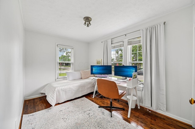 2361 Middlesex Rd, Upper Arlington, OH 43220 - bedroom with wood finished floors, a desk, and a textured ceiling