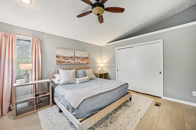 2361 Middlesex Rd, Upper Arlington, OH 43220 - bedroom featuring lofted ceiling, a textured ceiling, wood finished floors, a closet, and ceiling fan