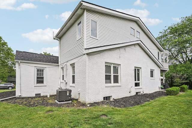 2361 Middlesex Rd, Upper Arlington, OH 43220 - back of house with a yard and a shingled roof