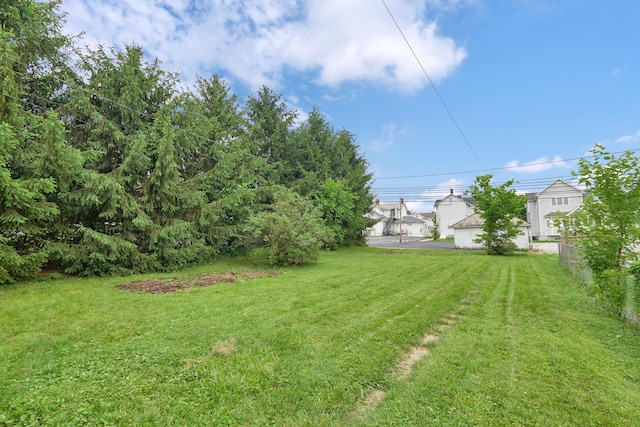 629 E Chestnut St, Lancaster, OH 43130 - view of yard