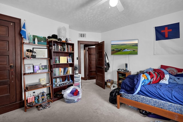 629 E Chestnut St, Lancaster, OH 43130 - carpeted bedroom featuring a textured ceiling and ceiling fan