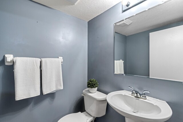 7701 Kelvinway Dr Unit 74, Columbus, OH 43085 - bathroom featuring a sink and a textured ceiling