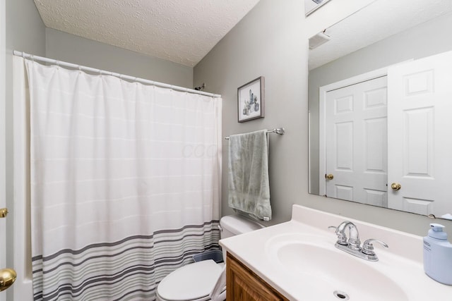 4867 Fosterson Dr, Lockbourne, OH 43137 - bathroom with a textured ceiling, vanity, and a shower with curtain