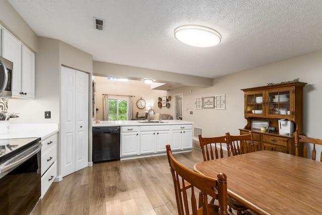 4867 Fosterson Dr, Lockbourne, OH 43137 - dining area with light wood finished floors and a textured ceiling