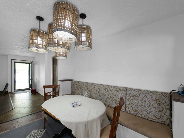 800 Spring Rd S, Westerville, OH 43081 - dining room with a textured ceiling