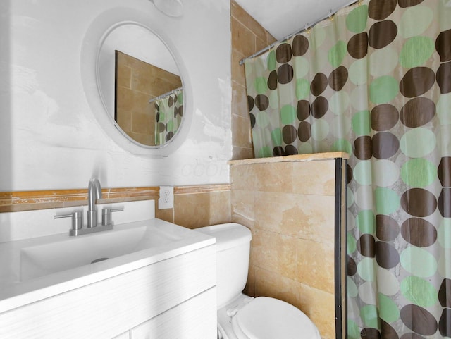 800 Spring Rd S, Westerville, OH 43081 - bathroom featuring tile walls, vanity, and a shower with shower curtain