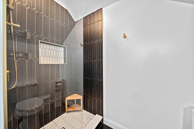 94 W Waterloo St, Canal Winchester, OH 43110 - bathroom with a tile shower and baseboards